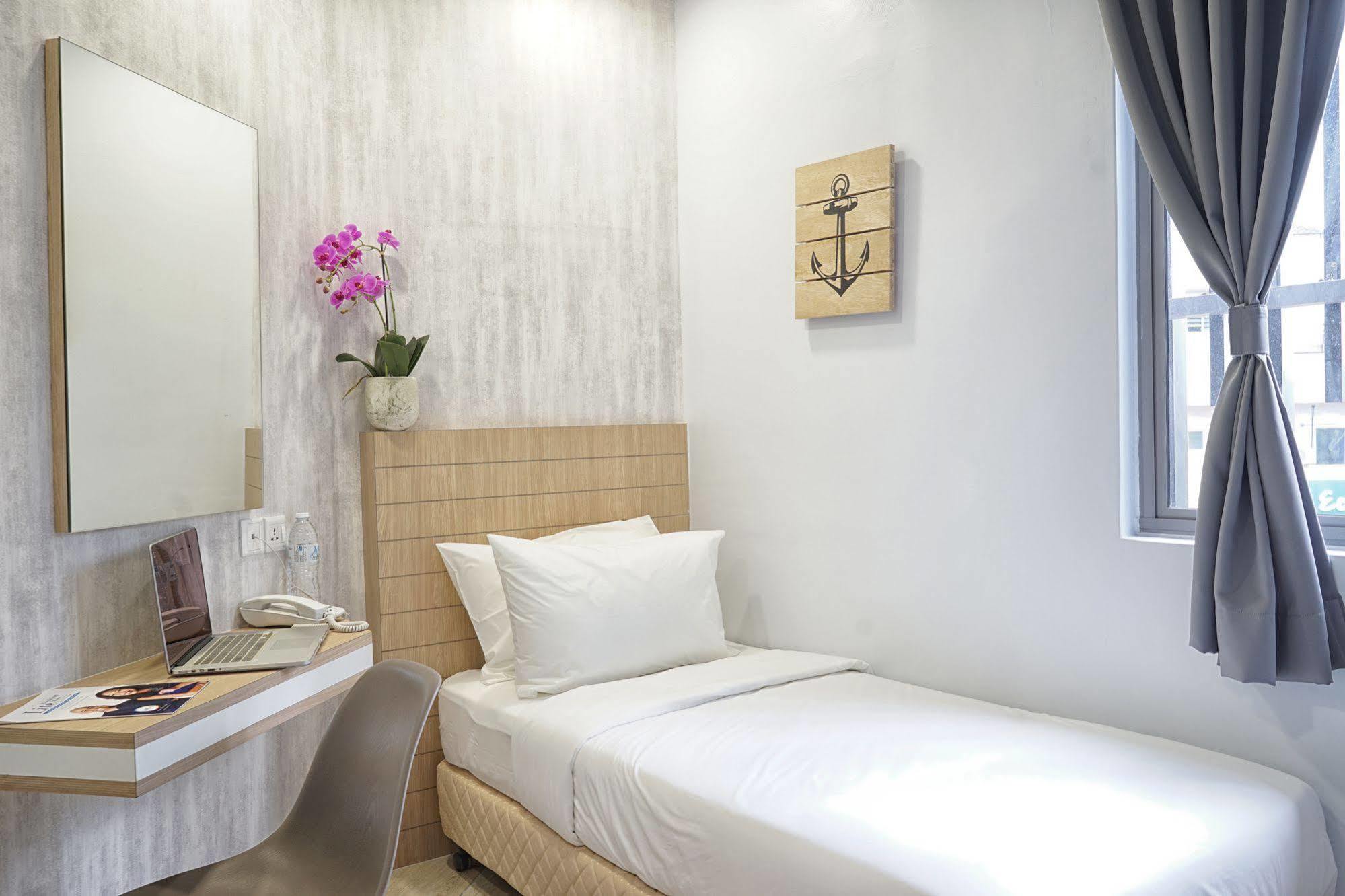 Lighthouse Hotel & Shortstay @ Damansara Uptown Петалинг-Джая Экстерьер фото