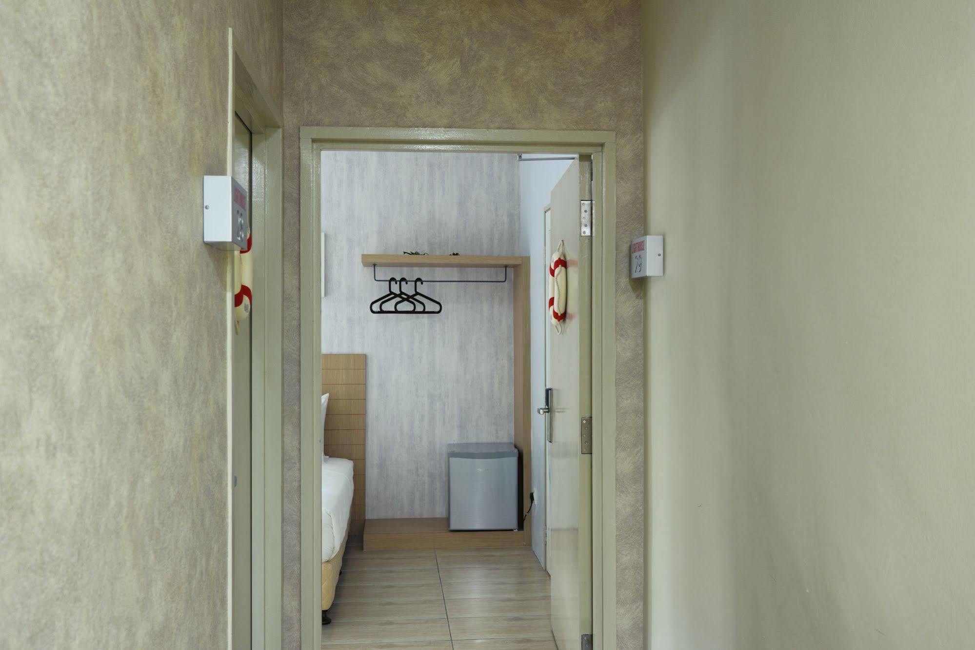 Lighthouse Hotel & Shortstay @ Damansara Uptown Петалинг-Джая Экстерьер фото