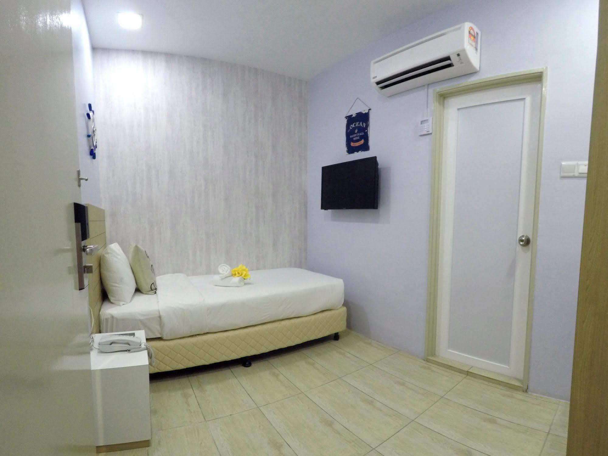 Lighthouse Hotel & Shortstay @ Damansara Uptown Петалинг-Джая Экстерьер фото