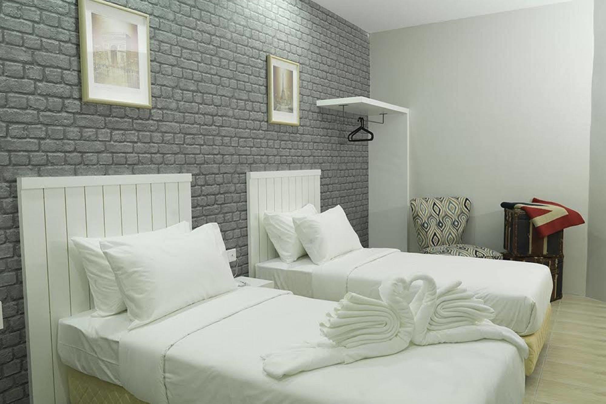 Lighthouse Hotel & Shortstay @ Damansara Uptown Петалинг-Джая Экстерьер фото