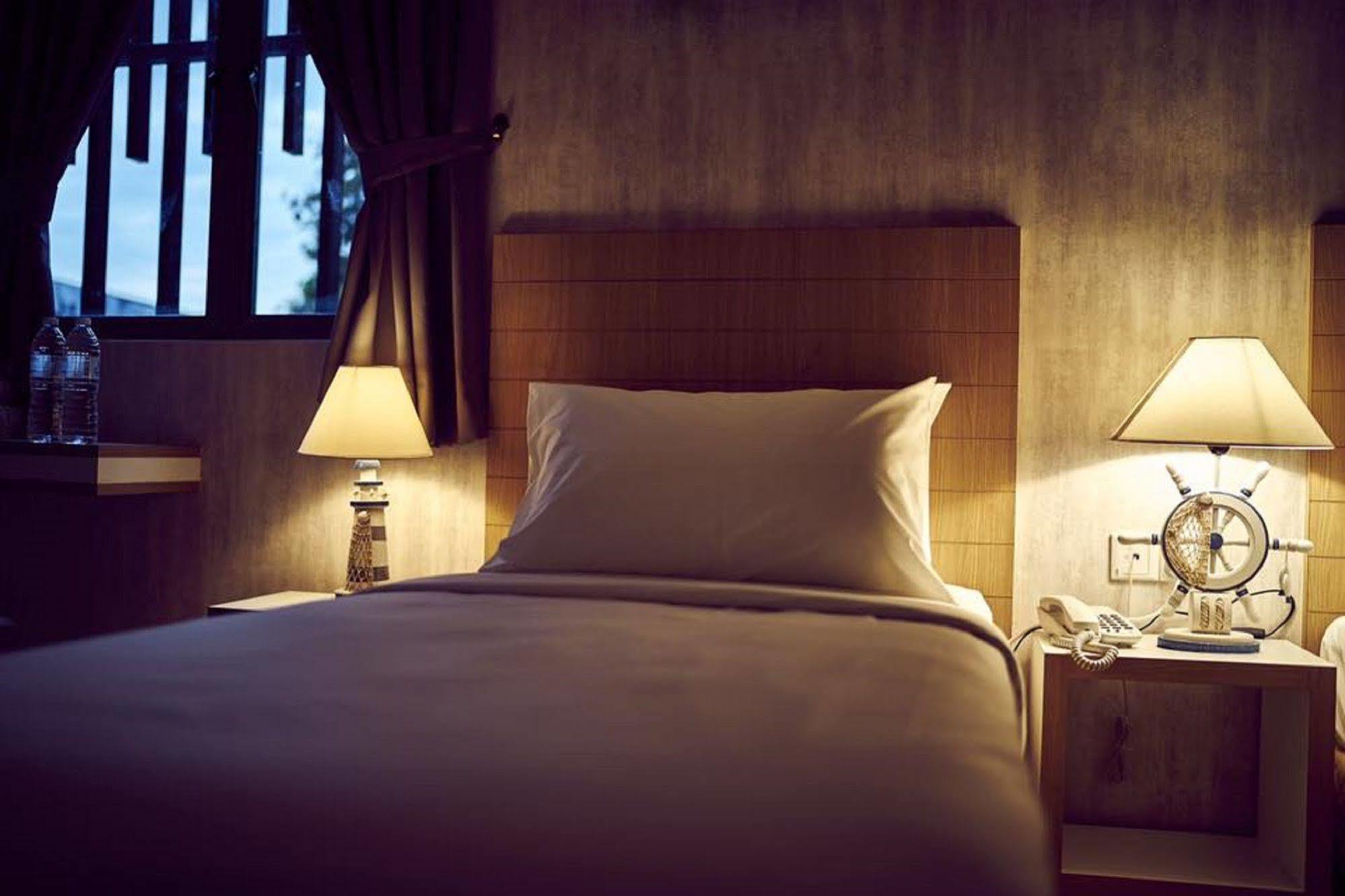Lighthouse Hotel & Shortstay @ Damansara Uptown Петалинг-Джая Экстерьер фото